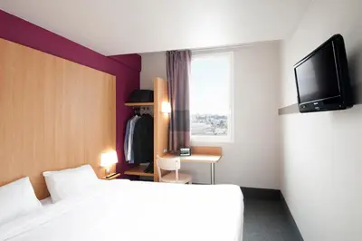 Télévision ou salle de divertissement dans l'établissement B&B HOTEL Lyon Vénissieux