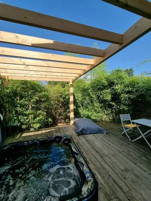 Jardin de l'établissement L ABRI spa et détente