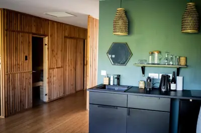 Cuisine ou kitchenette dans l'établissement L ABRI spa et détente