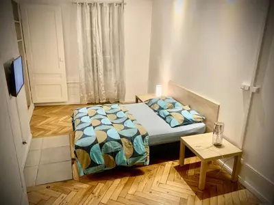 Un ou plusieurs lits dans un hébergement de l'établissement 9G en plein centre de Lyon, visite à pied