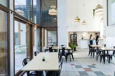 Restaurant ou autre lieu de restauration dans l'établissement Garden & City Lyon - Marcy