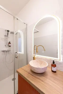 Salle de bains dans l'établissement Le Hirvi - cocon zen et épuré à 10min Vieux Lyon