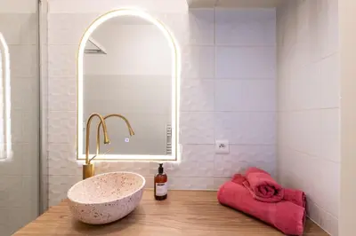 Salle de bains dans l'établissement Le Hirvi - cocon zen et épuré à 10min Vieux Lyon