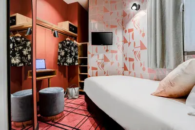 Télévision ou salle de divertissement dans l'établissement Republik Hotel