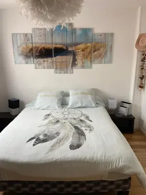 Un ou plusieurs lits dans un hébergement de l'établissement Chambres dans villa avec piscine