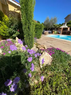 Piscine de l'établissement Chambres dans villa avec piscine ou située à proximité