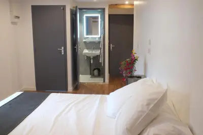 Un ou plusieurs lits dans un hébergement de l'établissement hotel du parc