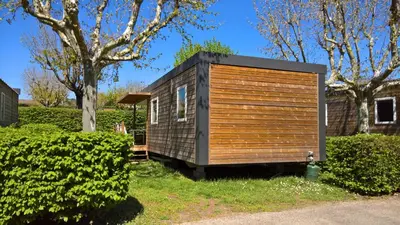 Jardin de l'établissement Camping La Grappe Fleurie