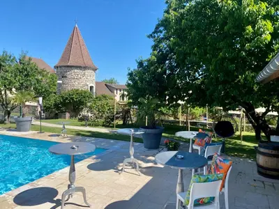Piscine de l'établissement Les Villas du Domaine de Suzel ou située à proximité