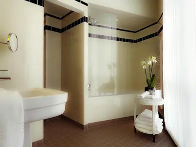 Salle de bains dans l'établissement Carlton Hotel Lyon - MGallery Collection