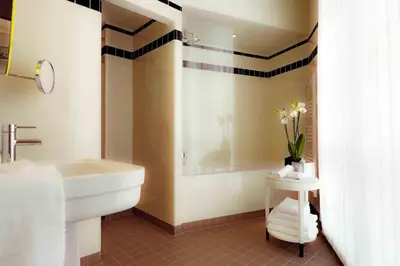 Salle de bains dans l'établissement Carlton Hotel Lyon - MGallery Collection