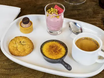 Nourriture dans l'hôtel ou à proximité