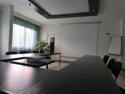 Espace de conférence ou salle de réunion dans l'établissement Adonis Lyon Est Hôtel Artys