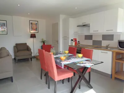 Cuisine ou kitchenette dans l'établissement Maison cosy avec jardin dans les Monts du Lyonnais - FR-1-496-174