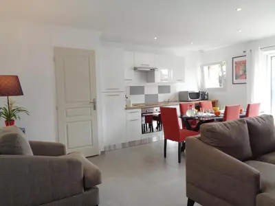 Cuisine ou kitchenette dans l'établissement Maison cosy avec jardin dans les Monts du Lyonnais - FR-1-496-174