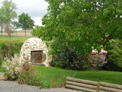Jardin de l'établissement Maison rustique avec jardin à Aveizieux, animaux admis - FR-1-496-175