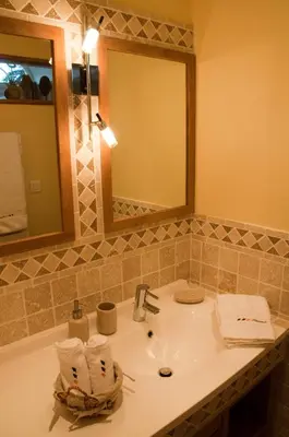 Salle de bains dans l'établissement Les Jardins de l'Hacienda