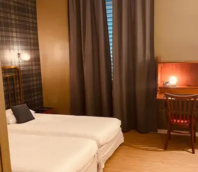 Un ou plusieurs lits dans un hébergement de l'établissement Grand Hotel De La Poste - Lyon Sud - Vienne