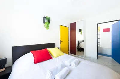 Un ou plusieurs lits dans un hébergement de l'établissement Appartement entier - Le mondrian - 1ch Check-in 24h