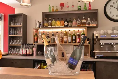 Boissons dans l'établissement Logis Cris Hôtel et Restaurant, Lyon Sud-Est