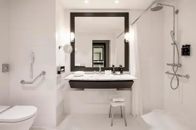 Salle de bains dans l'établissement Lyon Marriott Hotel Cité Internationale