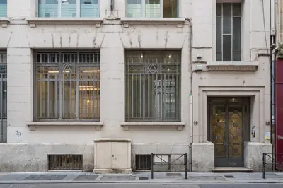 Façade ou entrée de l'établissement HONORÊ - SUITE ARBRE SEC