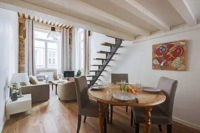 Coin salon dans l'établissement GuestReady - Magnificent duplex canut hypercentre
