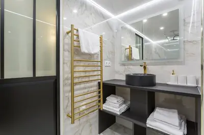 Salle de bains dans l'établissement Cocon Cordeliers 2 ou 4 voyageurs