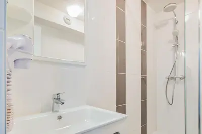 Salle de bains dans l'établissement Residhotel Lyon Part Dieu