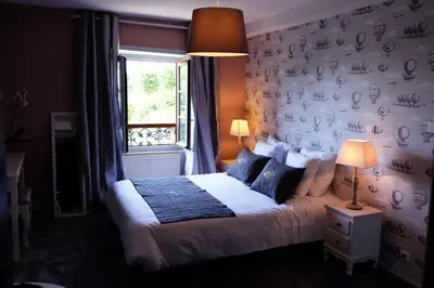 Un ou plusieurs lits dans un hébergement de l'établissement Hôtel Au Coq Dort Spa