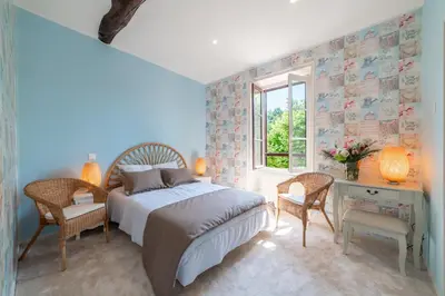 Un ou plusieurs lits dans un hébergement de l'établissement Hôtel Au Coq Dort Spa