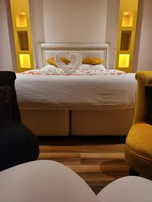 Un ou plusieurs lits dans un hébergement de l'établissement SPA Celyna appartement avec jacuzzi privatif