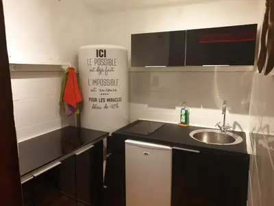 Cuisine ou kitchenette dans l'établissement SPA Celyna appartement avec jacuzzi privatif