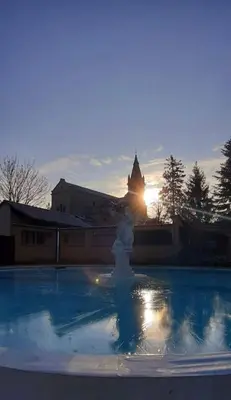 Piscine de l'établissement Les Jardins du castel gites Annick et Jean paul ou située à proximité