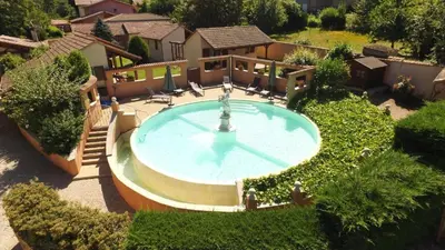 Piscine de l'établissement Les Jardins du castel gites Annick et Jean paul ou située à proximité