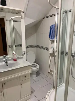 Salle de bains dans l'établissement Les terrasses du Rhône