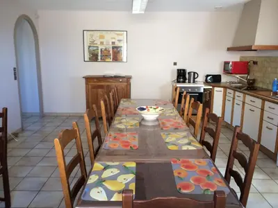 Cuisine ou kitchenette dans l'établissement La maison du vigneron