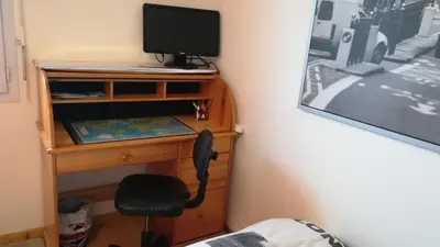 Télévision ou salle de divertissement dans l'établissement Maison Anthémis