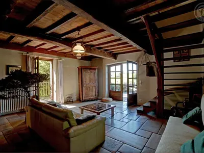 Coin salon dans l'établissement Charme Rural avec Piscine Privée et Animaux Acceptés - FR-1-496-200