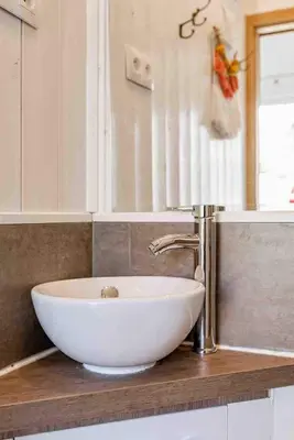 Salle de bains dans l'établissement Lodge Natura