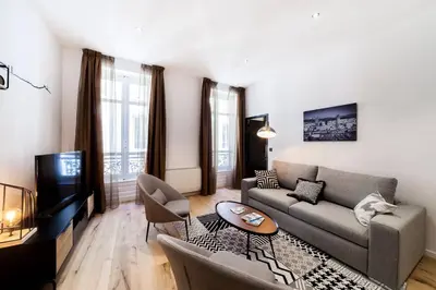 Coin salon dans l'établissement AllinLyon | Balnéo premium Terreaux