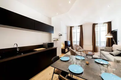 Coin salon dans l'établissement AllinLyon | Balnéo premium Terreaux