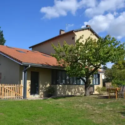 Gîte familial spacieux et lumineux à Chazelles-sur-Lyon - FR-1-496-203