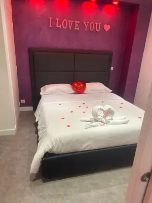 Un ou plusieurs lits dans un hébergement de l'établissement Lovelove23spas