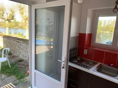 Cuisine ou kitchenette dans l'établissement Gîte de la tour