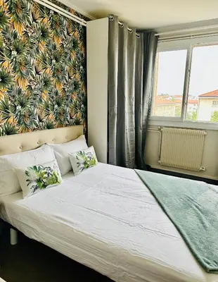 Un ou plusieurs lits dans un hébergement de l'établissement Grand appartement Bron centre proche Eurexpo et Groupama