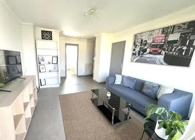 Télévision ou salle de divertissement dans l'établissement Grand appartement Bron centre proche Eurexpo et Groupama