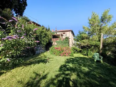 Jardin de l'établissement Gites Des Esselards