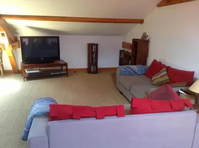 Télévision ou salle de divertissement dans l'établissement Croix Blanche