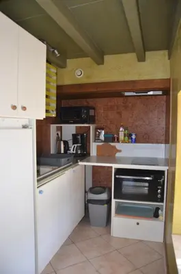 Cuisine ou kitchenette dans l'établissement Studio et colocation - Gîte Les 7 fontaines